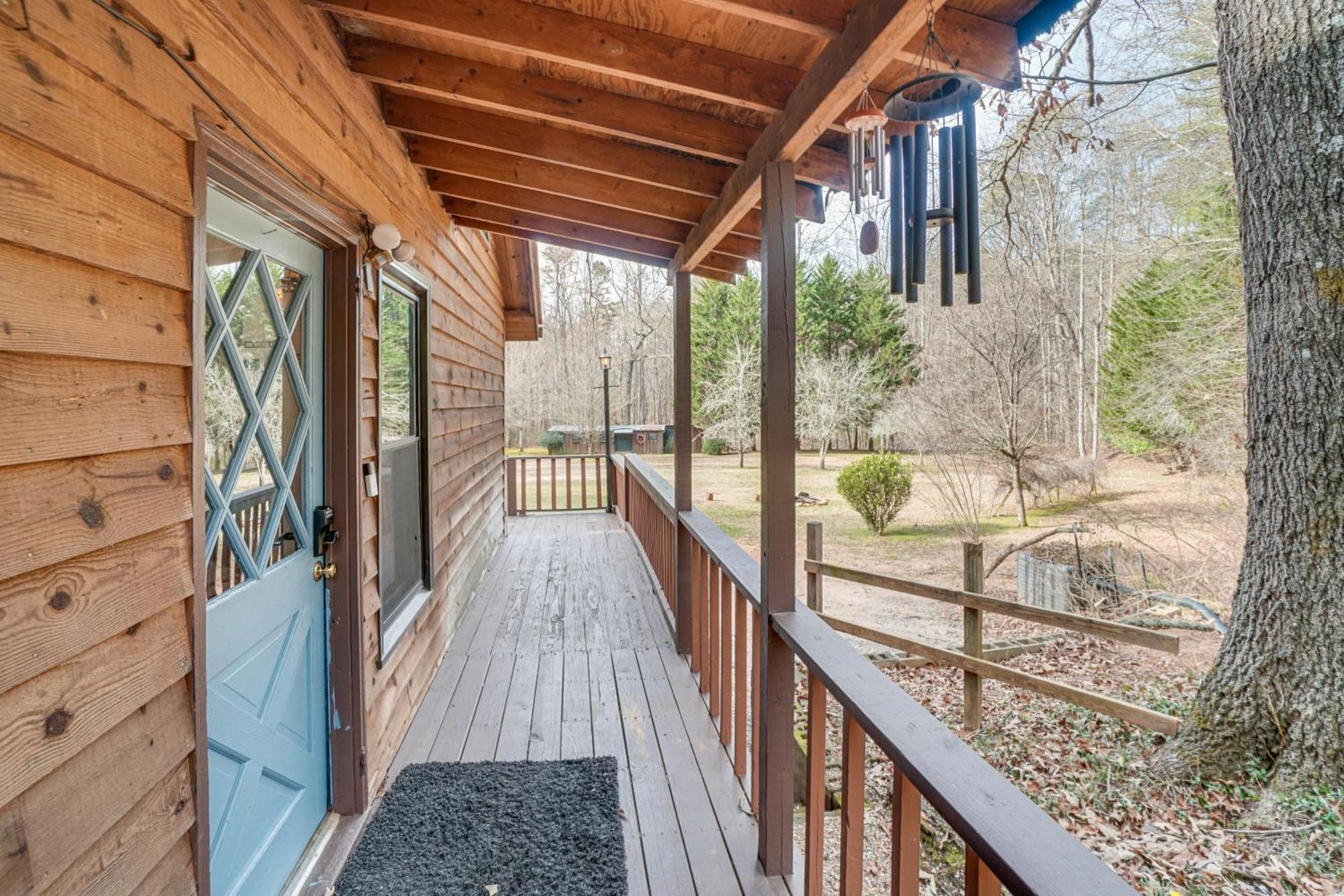 Charming Cabin With Fire Pit And Decks About 7 Mi To Helen Sautee Nacoochee Exterior photo