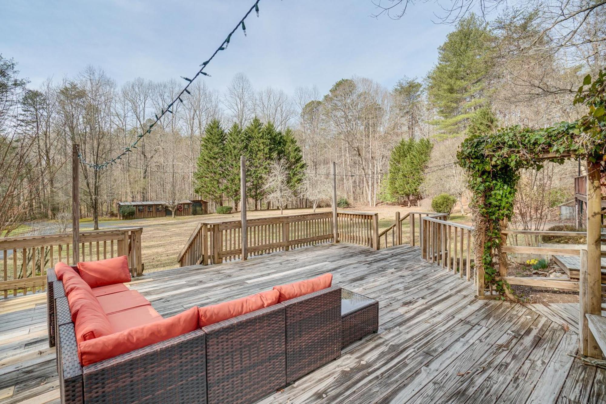 Charming Cabin With Fire Pit And Decks About 7 Mi To Helen Sautee Nacoochee Exterior photo
