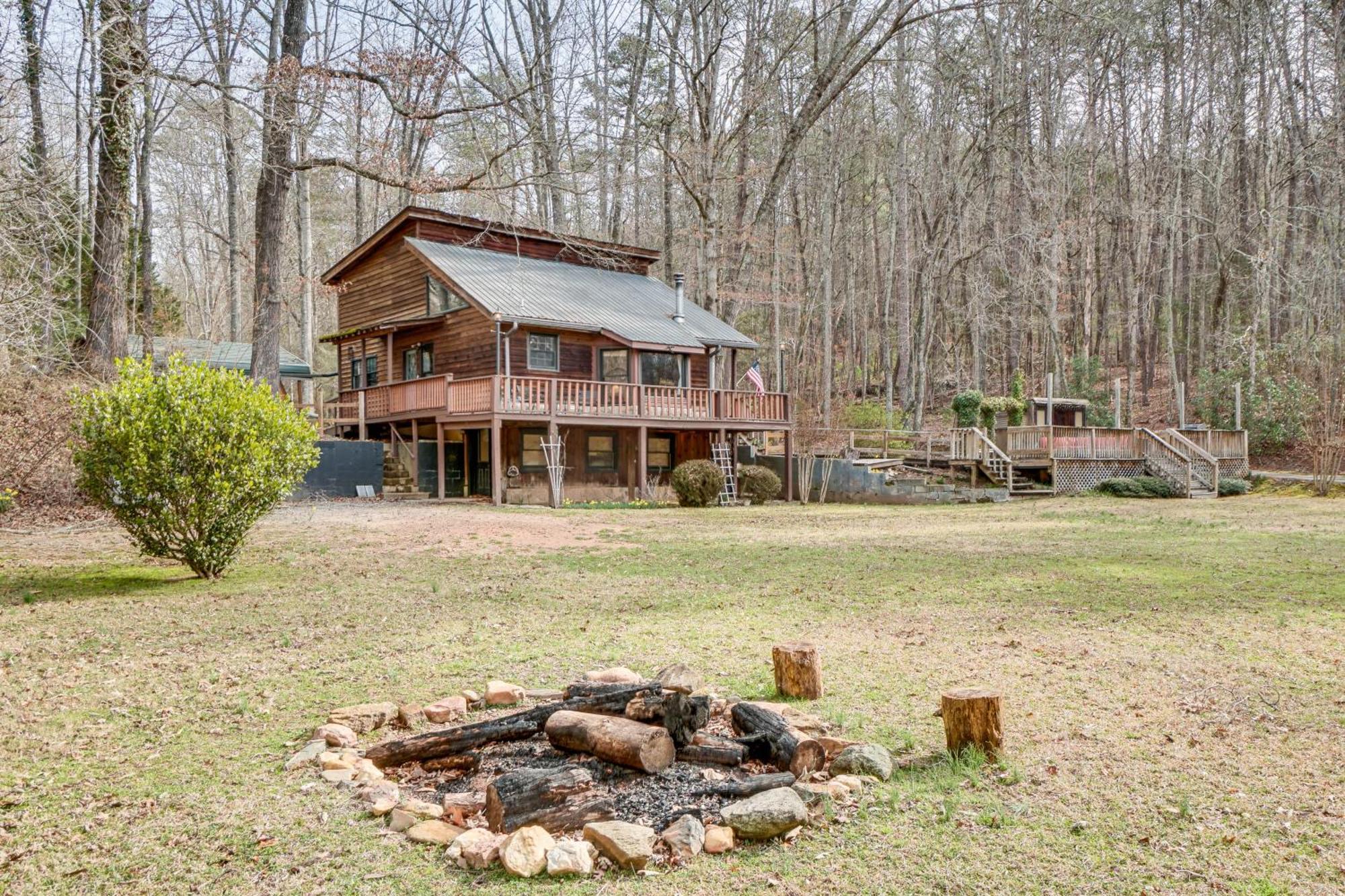 Charming Cabin With Fire Pit And Decks About 7 Mi To Helen Sautee Nacoochee Exterior photo